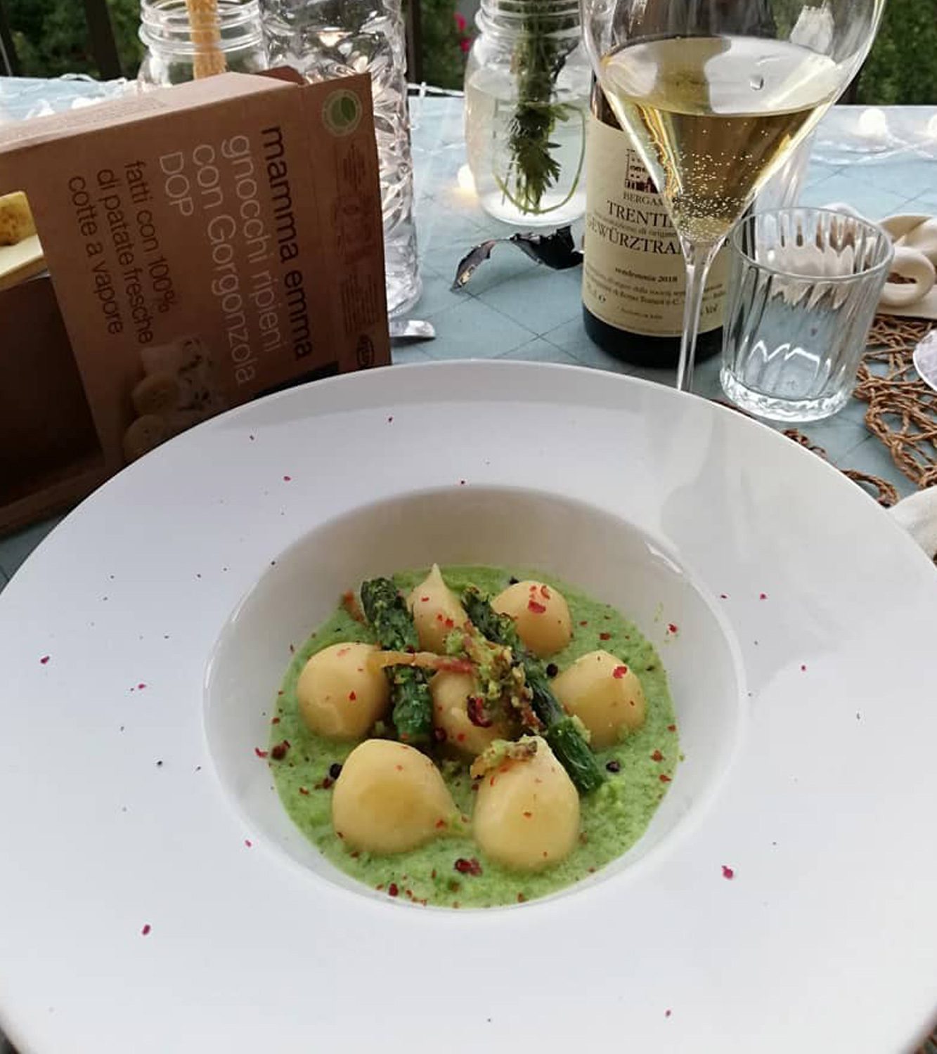 Gnocchi stuffed with PDO Gorgonzola cheese, with asparagus sauce, almonds and mint