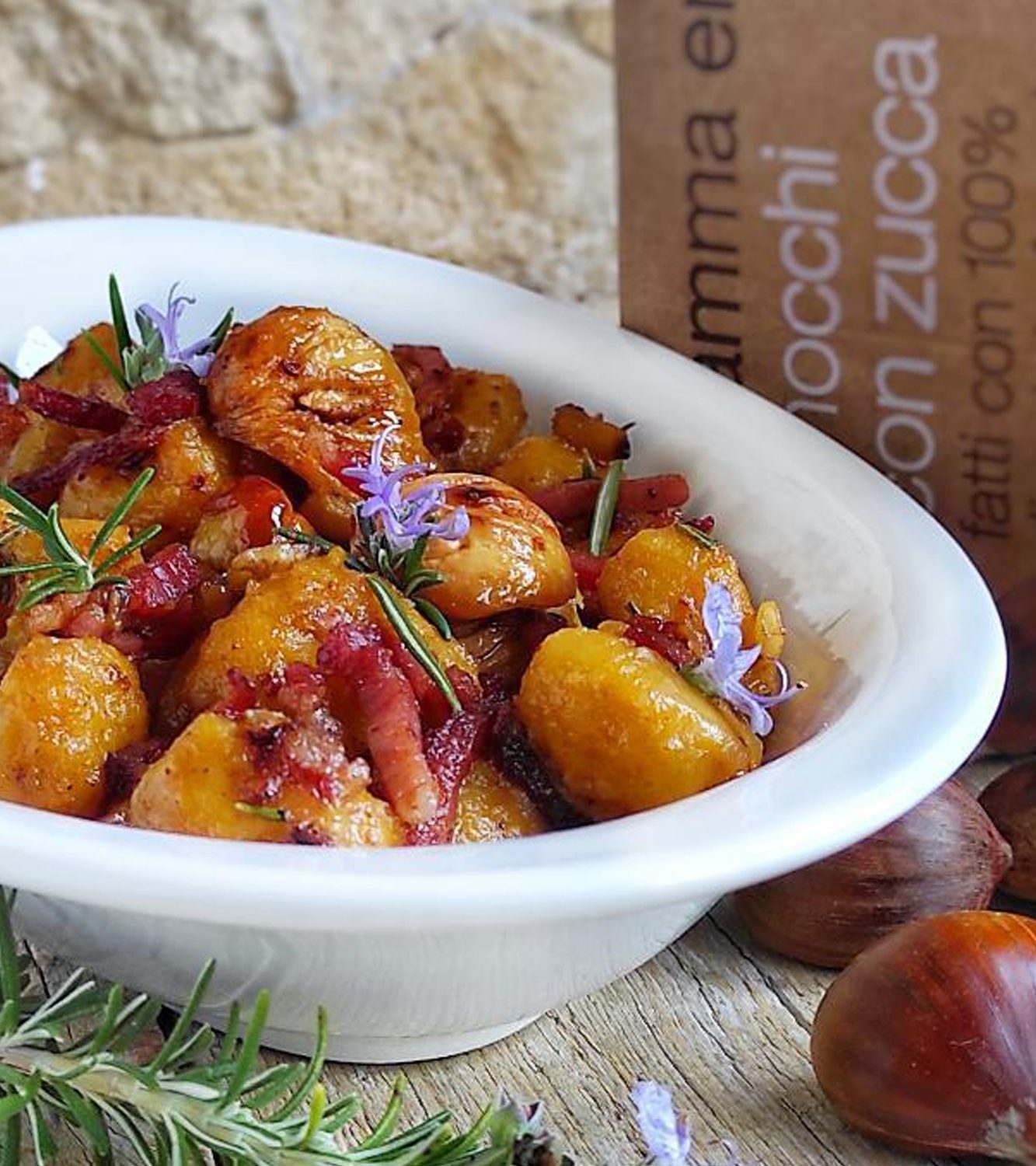 Gnocchi di patate con zucca con speck e caldarroste